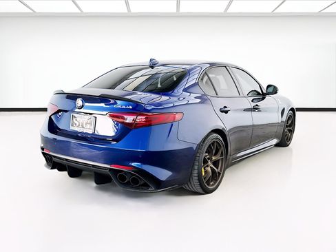 Used 2017 Alfa Romeo Giulia Quadrifoglio image 4