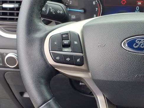 Used 2022 Ford Explorer XLT image 19