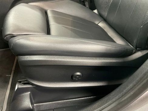 Used 2021 Mercedes-Benz GLB 250 4MATIC image 34