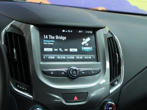 Used 2018 Chevrolet Cruze LT w/ LT Convenience Package FWD image 19