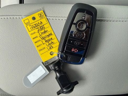 Used 2025 Lincoln Navigator L Reserve AWD/4WD image 38