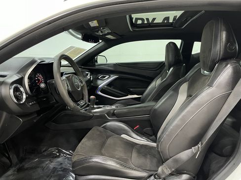 Used 2018 Chevrolet Camaro SS RWD image 13