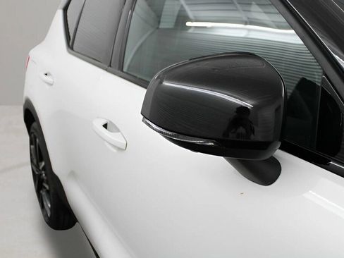 New 2026 Volvo XC40 B5 Ultra w/ Protection Package Premier image 17