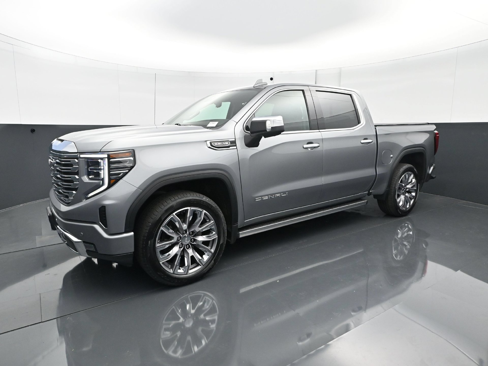Used 2023 GMC Sierra 1500 Denali w/ Denali Reserve Package AWD/4WD image 2