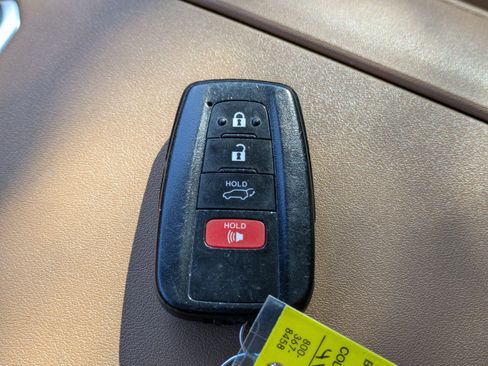 Used 2023 Toyota Highlander Platinum image 30