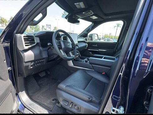 Used 2025 Toyota Tundra Limited AWD/4WD image 4