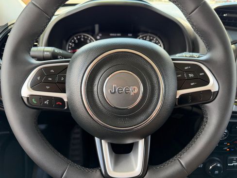 Used 2023 Jeep Renegade Altitude AWD/4WD image 11