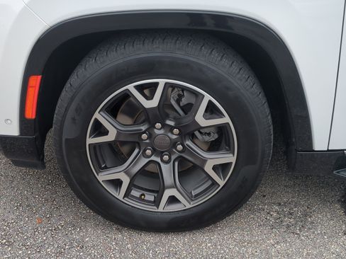 Used 2024 Jeep Wagoneer L Series III w/ Flexible Seating Group image 11