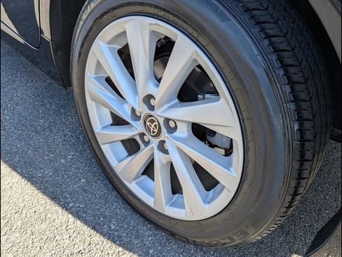 Used 2022 Toyota Camry LE image 21