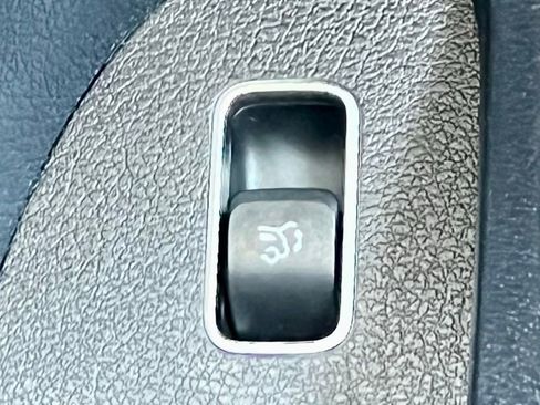 Certified 2025 Mercedes-Benz GLE 450 4MATIC image 46