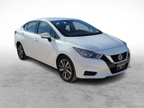 Used 2022 Nissan Versa SV image 1