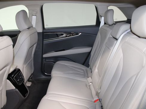 Used 2023 Lincoln Nautilus AWD w/ Premium Package image 24