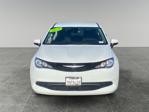 Used 2023 Chrysler Voyager LX FWD image 8