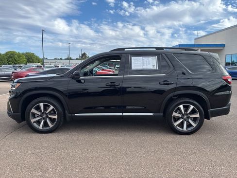 Certified 2024 Honda Pilot Touring image 2