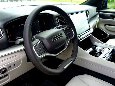 New 2026 Jeep Grand Wagoneer L 2WD image 9
