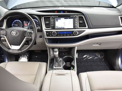 Used 2019 Toyota Highlander XLE image 11