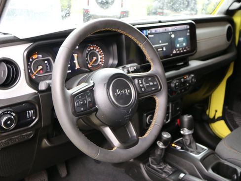 Used 2024 Jeep Wrangler Unlimited Sport AWD/4WD image 15