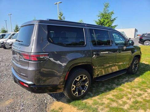 Used 2024 Jeep Wagoneer Series III AWD/4WD image 19