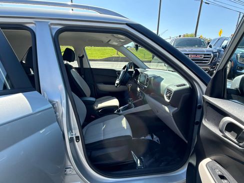 Used 2021 Hyundai Venue SEL FWD image 29