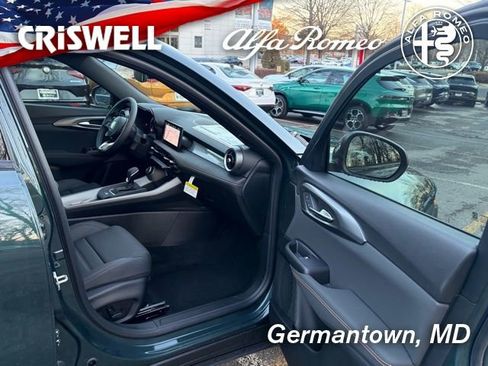 New 2026 Alfa Romeo Tonale w/ Black Premium Package image 36