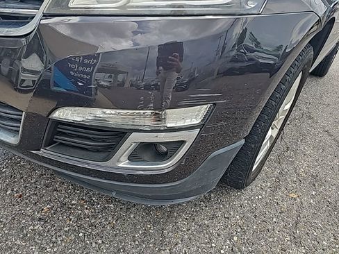 Used 2017 Chevrolet Traverse LT w/ Style and Technology Package image 2