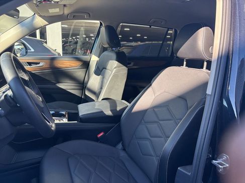 Used 2024 Volkswagen Atlas SE image 13