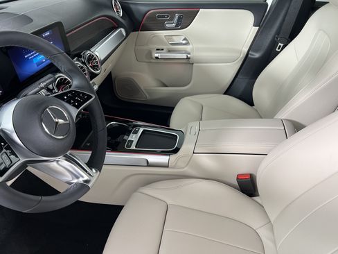 New 2026 Mercedes-Benz GLB 250 4MATIC image 4