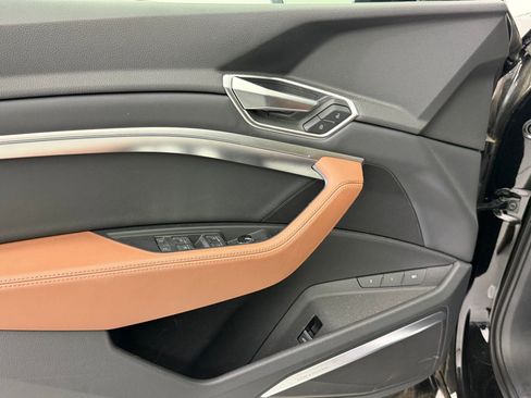 Used 2022 Audi e-tron Premium Plus w/ Premium Plus Package image 14