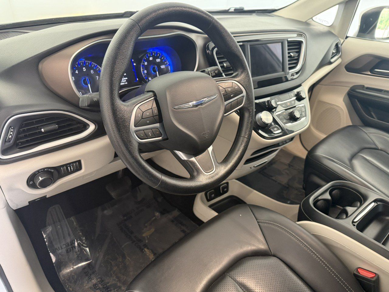 Used 2021 Chrysler Voyager Lxi FWD image 17