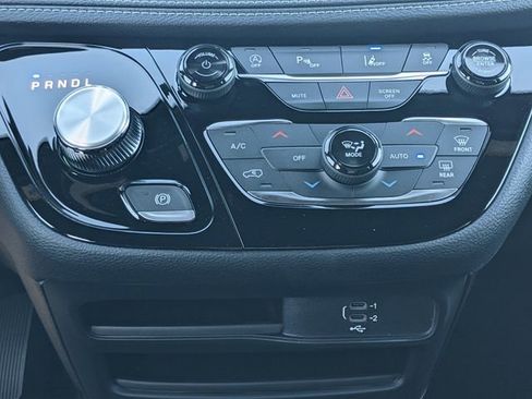 New 2026 Chrysler Pacifica Select FWD image 13