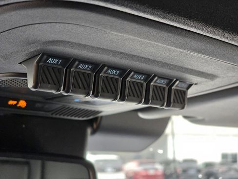 Used 2025 Ford Bronco Badlands image 24