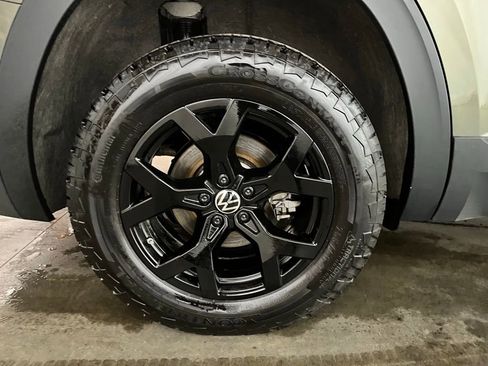 Certified 2024 Volkswagen Atlas Peak Edition SE image 32