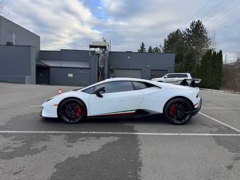 Used 2018 Lamborghini Huracan Performante image 2