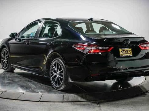 Certified 2023 Toyota Camry SE image 3