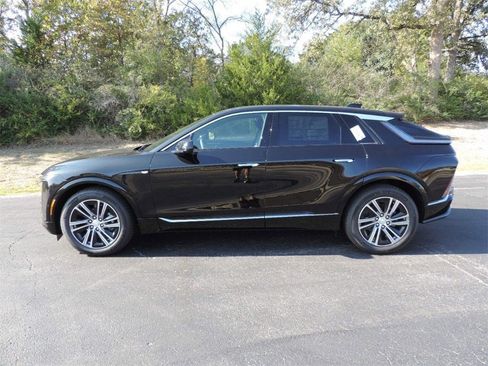 New 2026 Cadillac Lyriq Premium Luxury image 8