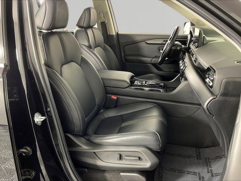 Used 2025 Honda Pilot Touring image 29