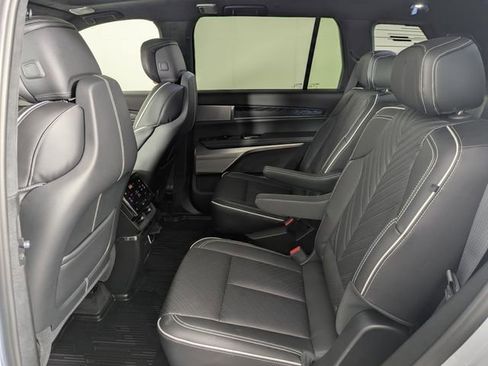 Used 2026 Cadillac Vistiq Platinum w/ LPO, Floor Liner Package AWD/4WD image 19