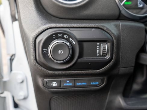 Used 2023 Jeep Wrangler Unlimited Sahara w/ Cold Weather Group AWD/4WD image 16
