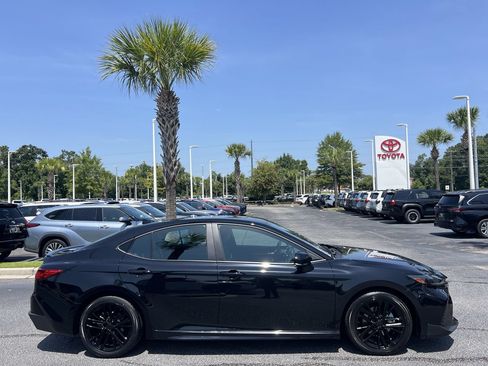 Used 2025 Toyota Camry SE FWD image 11