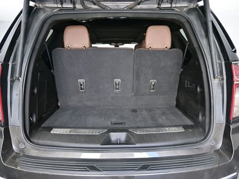 Used 2021 Chevrolet Tahoe High Country w/ Premium Package image 28