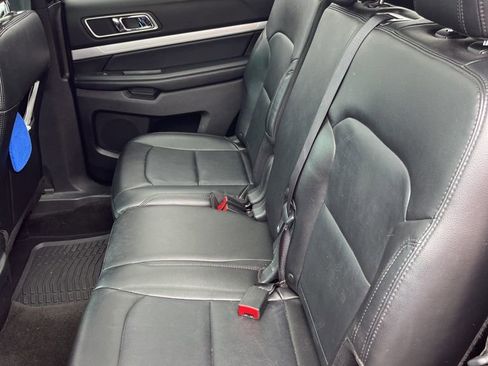 Used 2016 Ford Explorer XLT w/ Equipment Group 202A image 5
