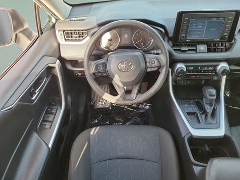 Used 2022 Toyota RAV4 XLE w/ Convenience Package FWD image 9