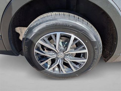Used 2019 Volkswagen Tiguan SE image 9