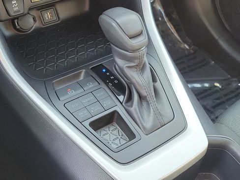 Certified 2025 Toyota RAV4 XLE image 32