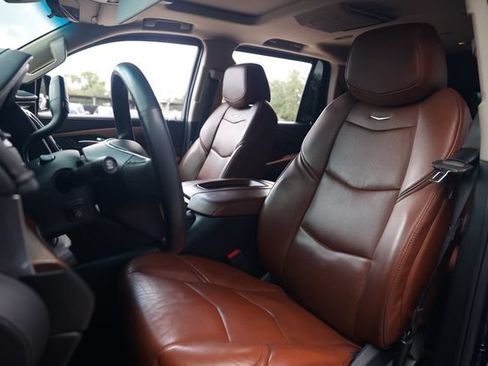 Used 2018 Cadillac Escalade Premium Luxury RWD image 9