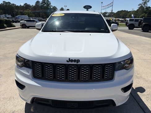 Used 2020 Jeep Grand Cherokee Altitude RWD image 5