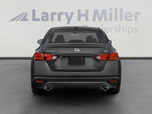 Used 2020 Nissan Altima 2.5 SR w/ Premium Package FWD image 8
