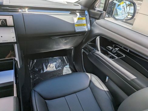 New 2025 Land Rover Range Rover Long Wheelbase SE AWD/4WD image 17