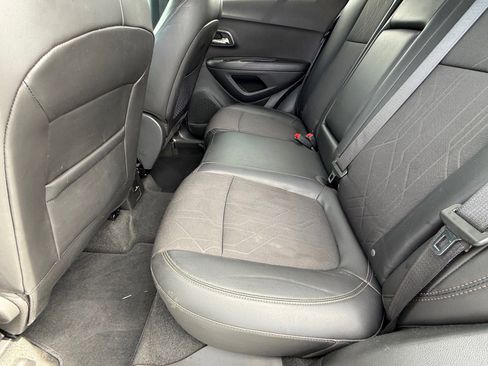 Used 2020 Chevrolet Trax LT w/ Driver Confidence Package FWD image 11