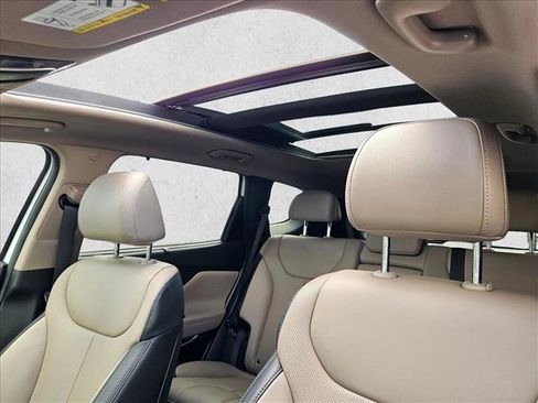 Used 2023 Hyundai Santa Fe SEL w/ Premium Package image 16